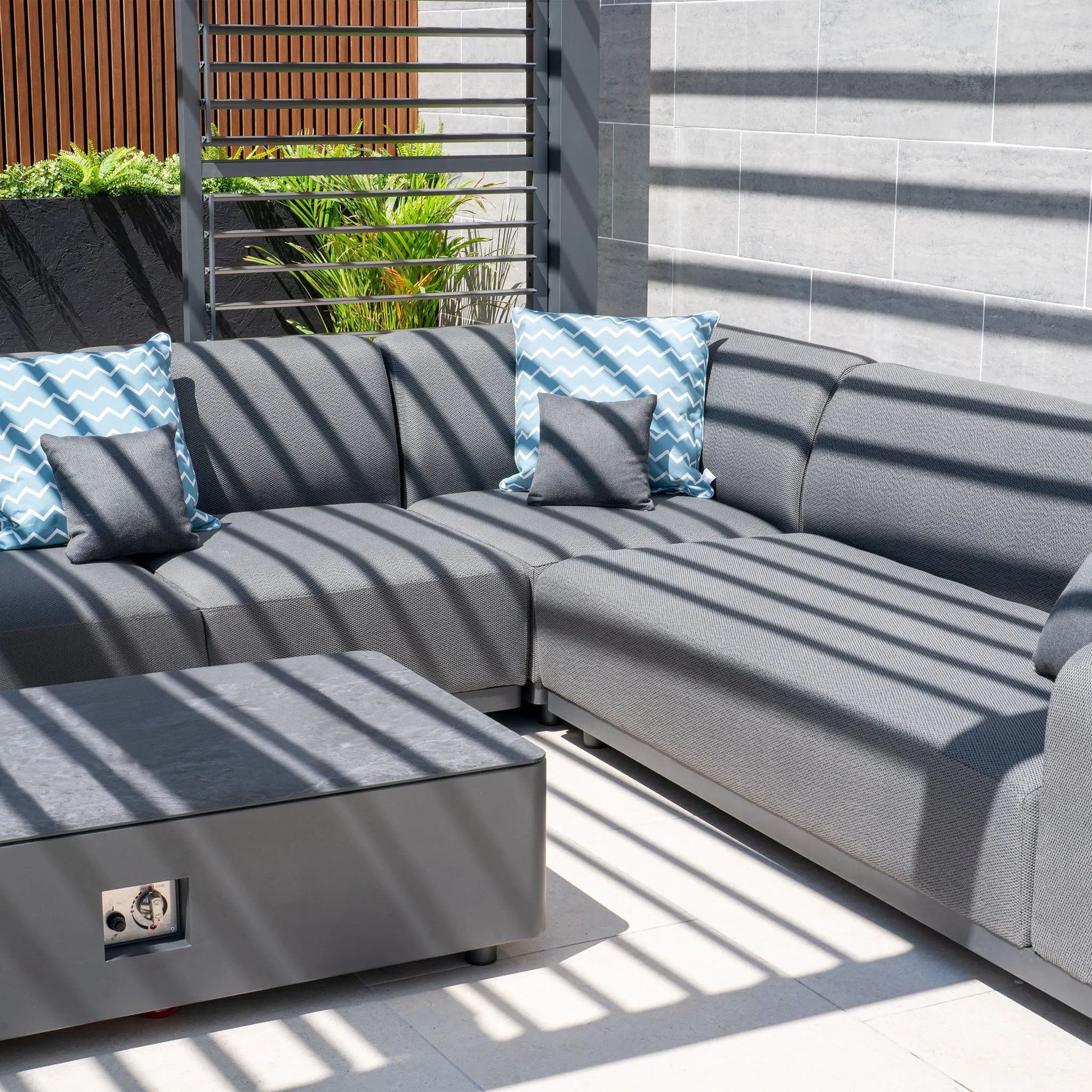 Luna Outdoor Fabric Corner Group Set with Coffee Table in Grey