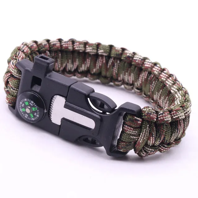 Multifunctional survival paracord bracelet